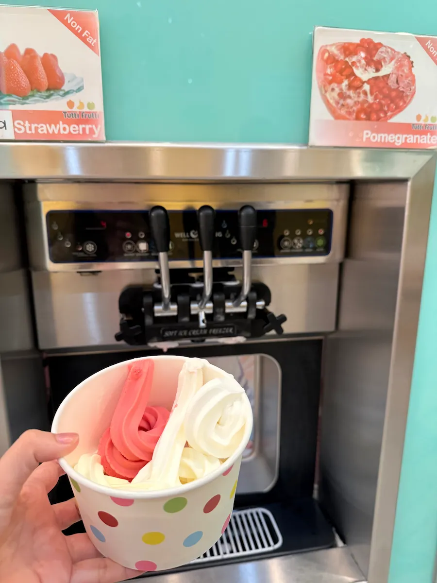 Tutti Fruttiで自分でアイスを入れる（シタデルアウトレット）