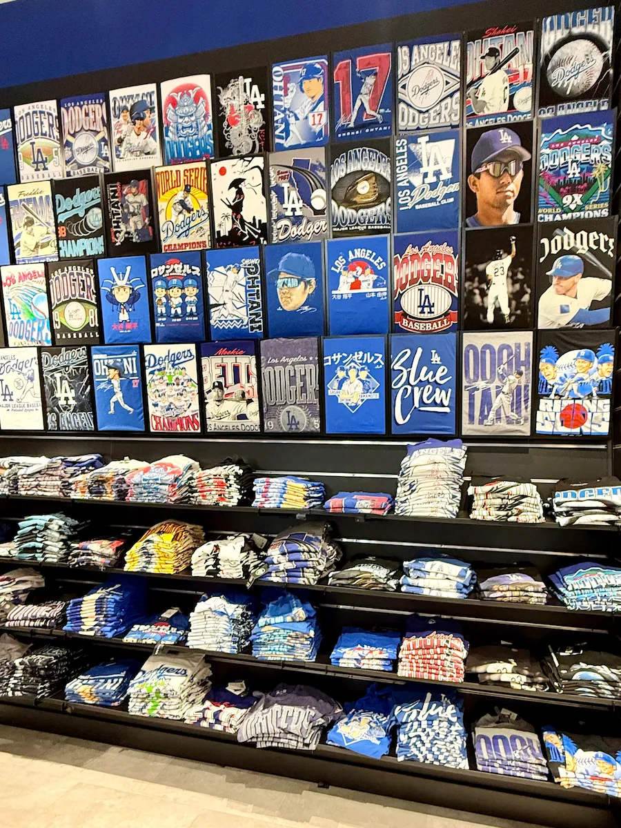 ドジャースクラブハウス(リトルトーキョー店)のTシャツ