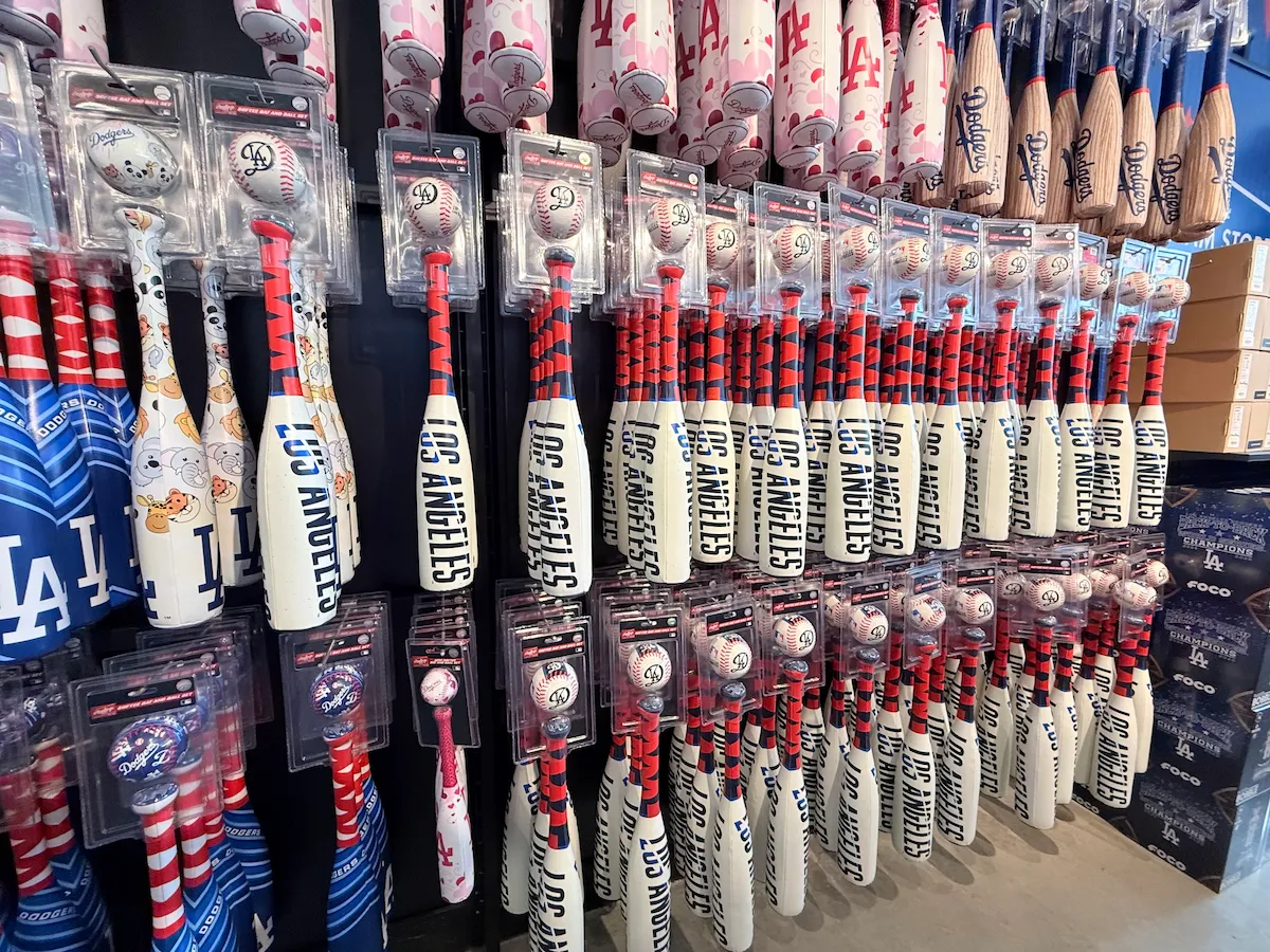 ドジャースのバットとボール（ドジャーススタジアムで購入）