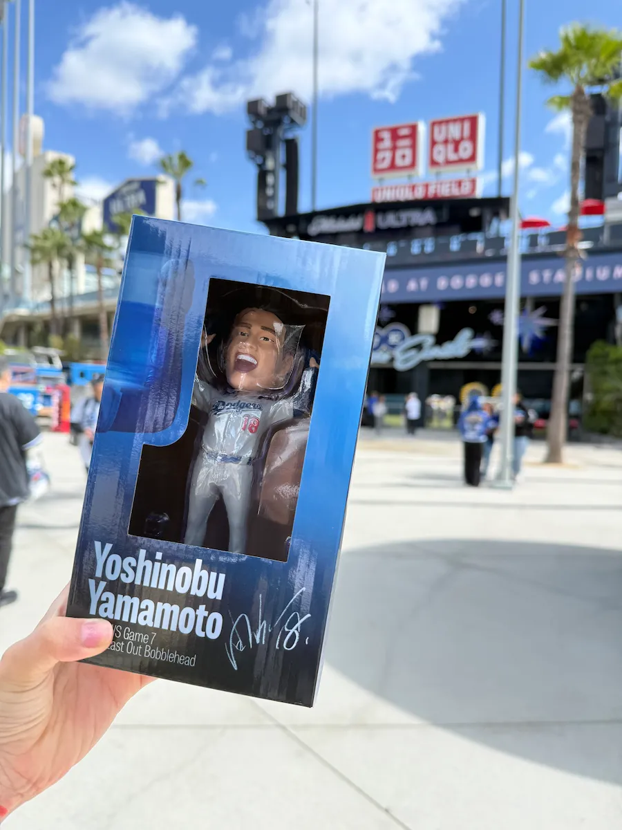 山本由伸選手の球場当日限定ボブルヘッド