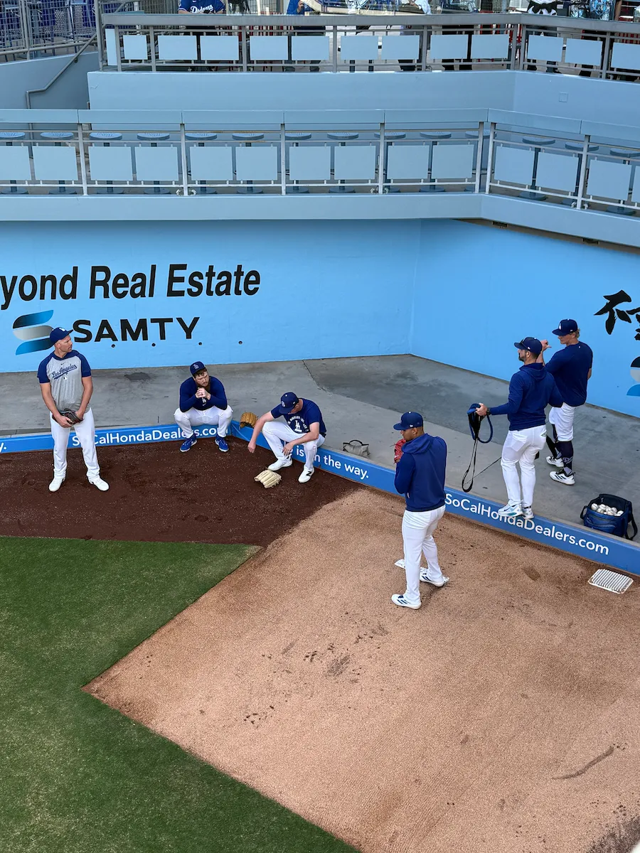 ドジャース試合前の選手の練習風景ピッチング練習
