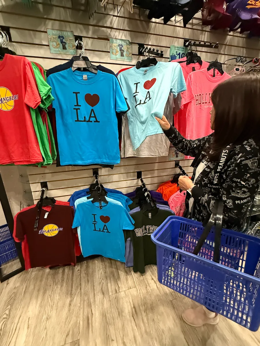 ハリウッド5ドル均一のお土産ショップのTシャツ