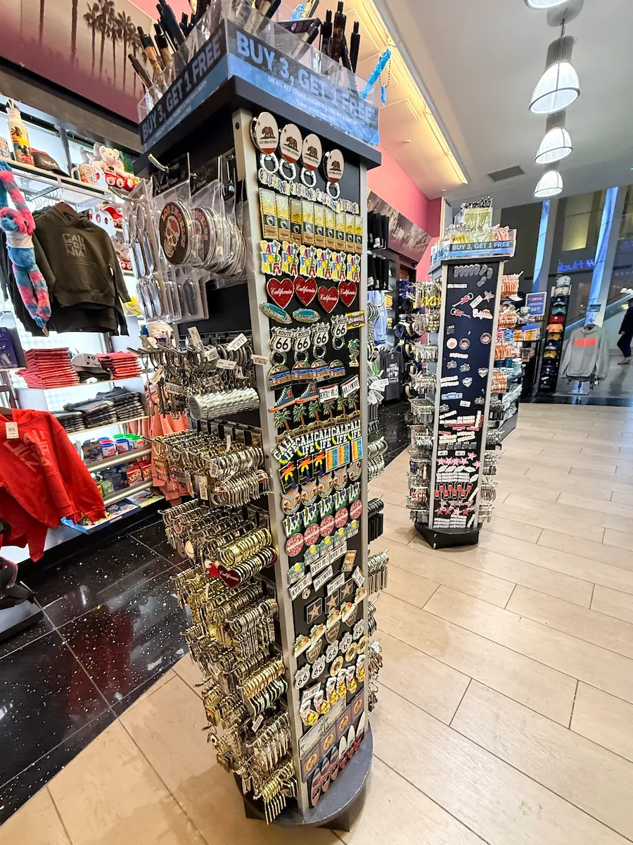 ロサンゼルス空港の売店で売ってるキーホルダー