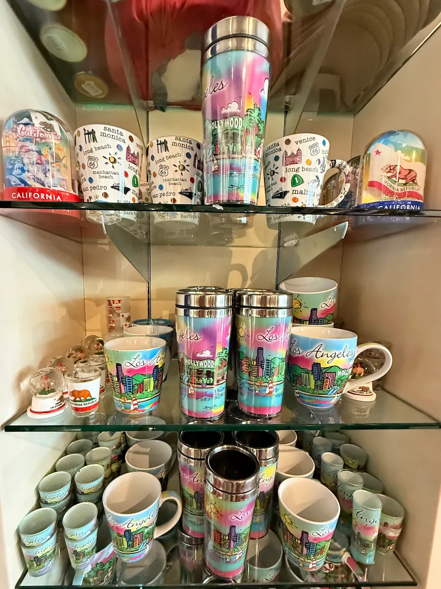 ロサンゼルス空港の売店で見つけたLosangelesロゴのマグカップやタンブラー
