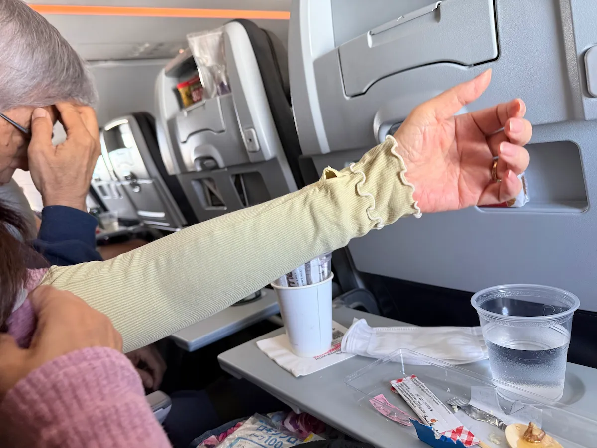 機内で大活躍!寒い時に便利なUVカットアームカバー