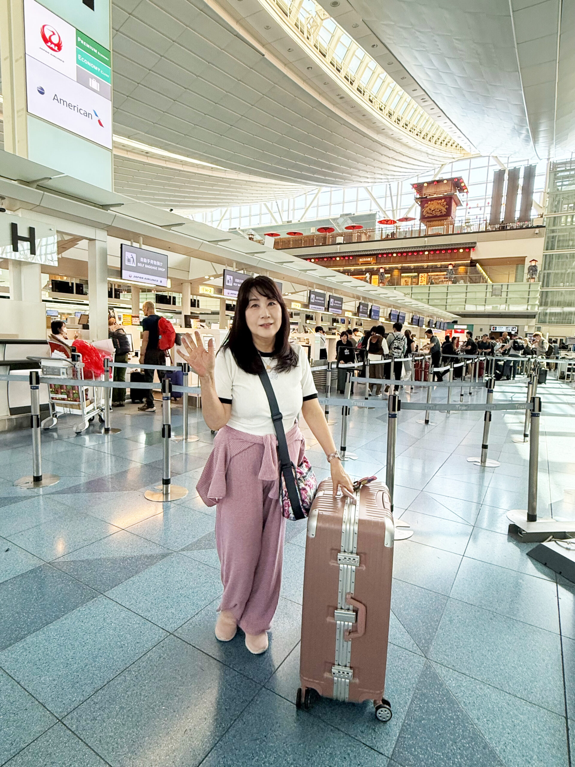 シニアの機内コーデ（羽田空港にて）
