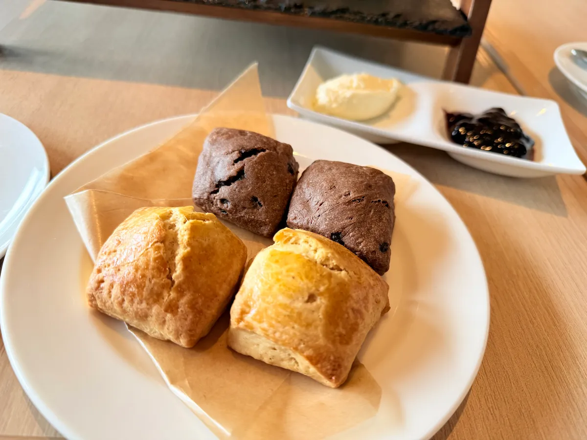 ダブルツリーバイヒルトン東京有明レトロ喫茶アフタヌーンティーのスコーン