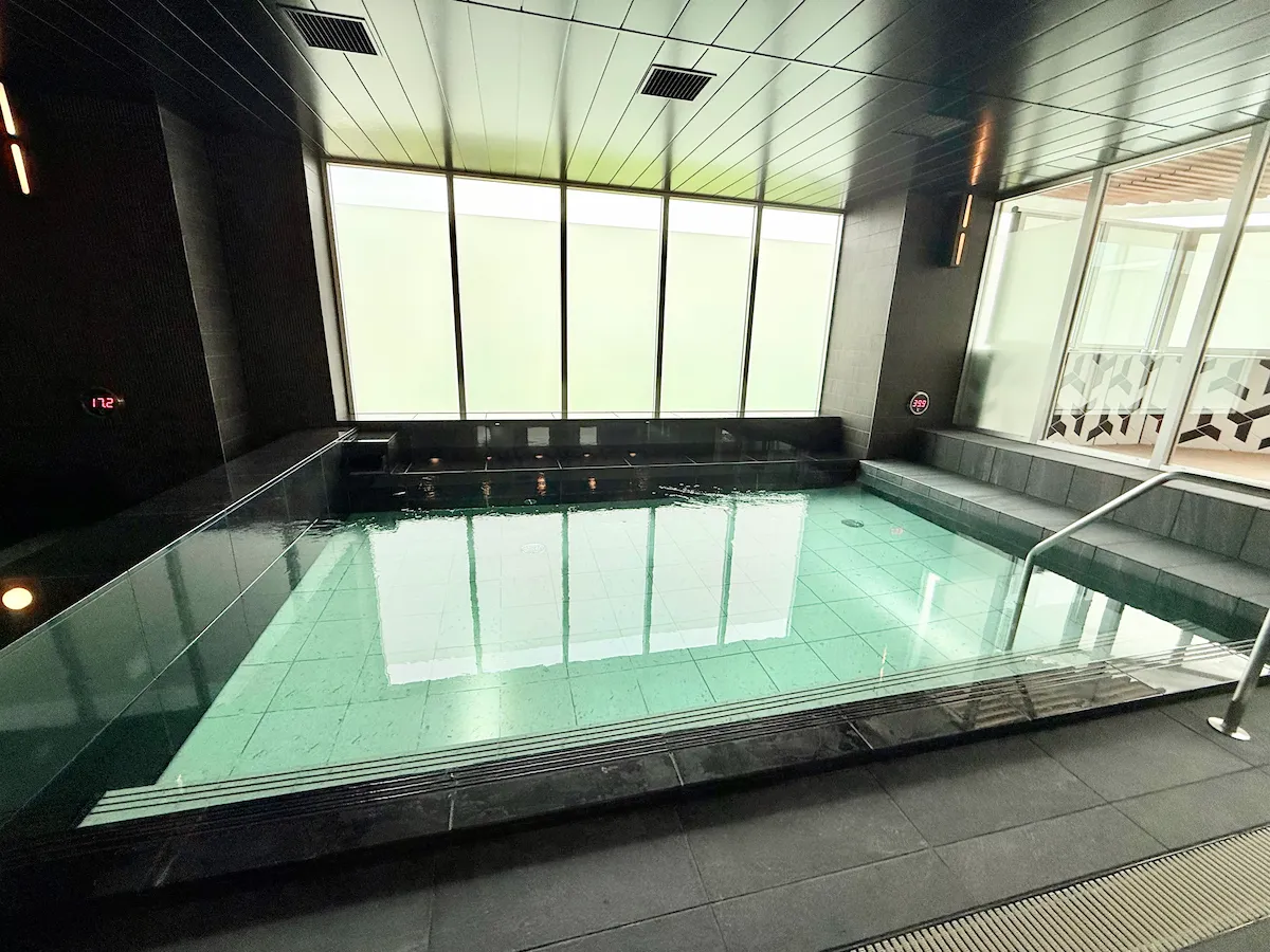 KOKO HOTEL premier 東京ベイ幕張の大浴場内風呂