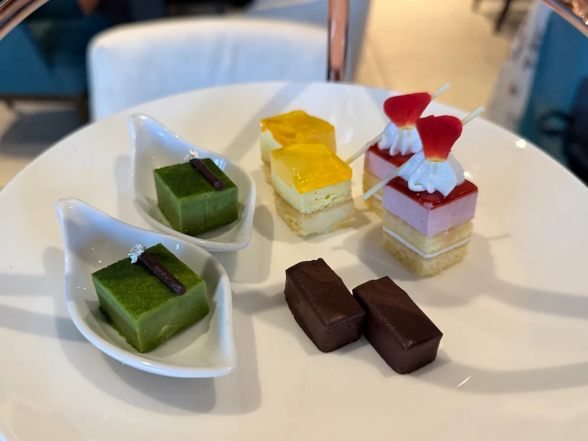 ハイアットリージェンシー東京ベイのハイティー上段スイーツ