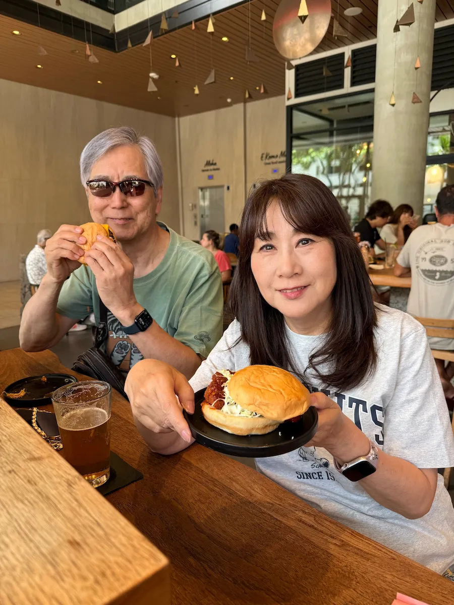 ハワイにあるPiko litchen（ピコキッチン）で６ドルハンバーガー