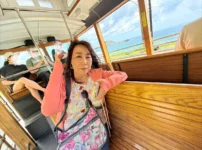 ワイキキトロリーブルーラインに乗っているままリン編集長