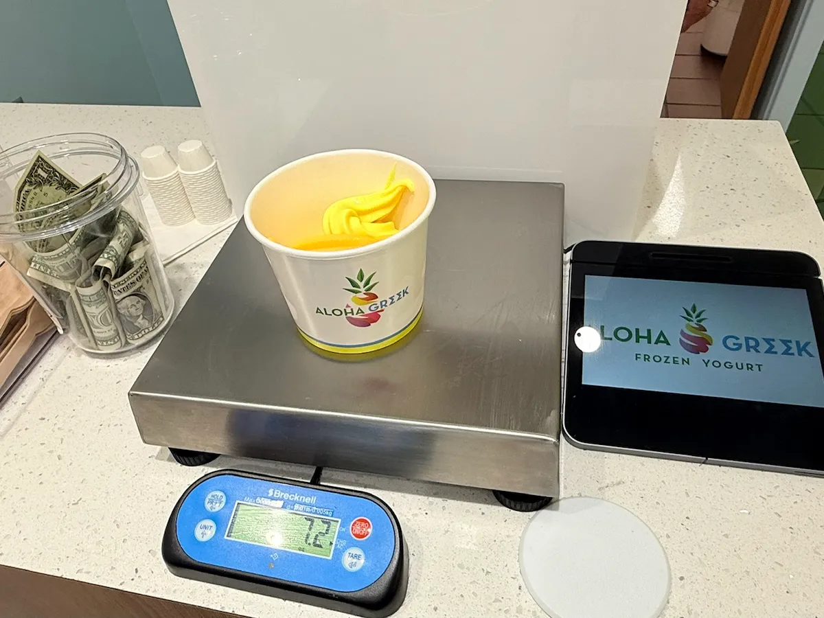 ハワイALOHA GREEKでヨーグルトアイス量り売り
