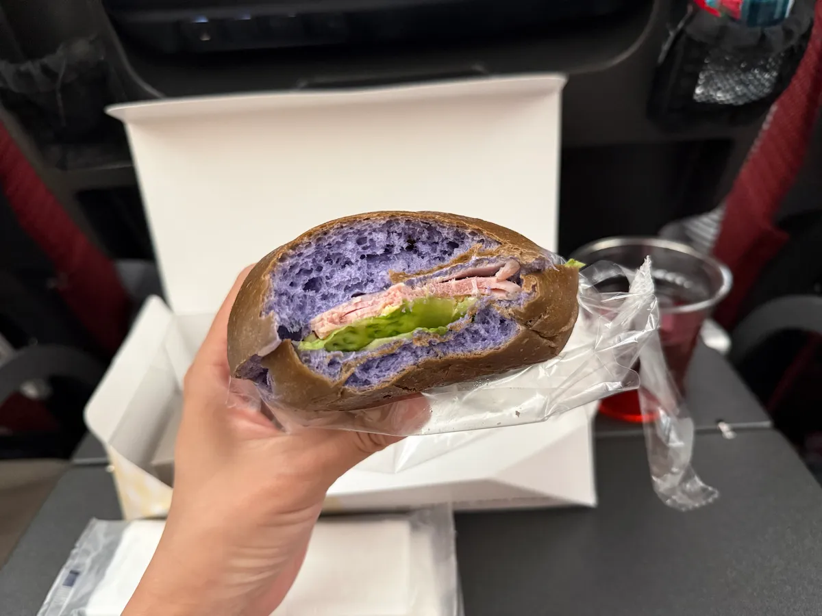 JALハワイ便機内食朝食サンドイッチの断面