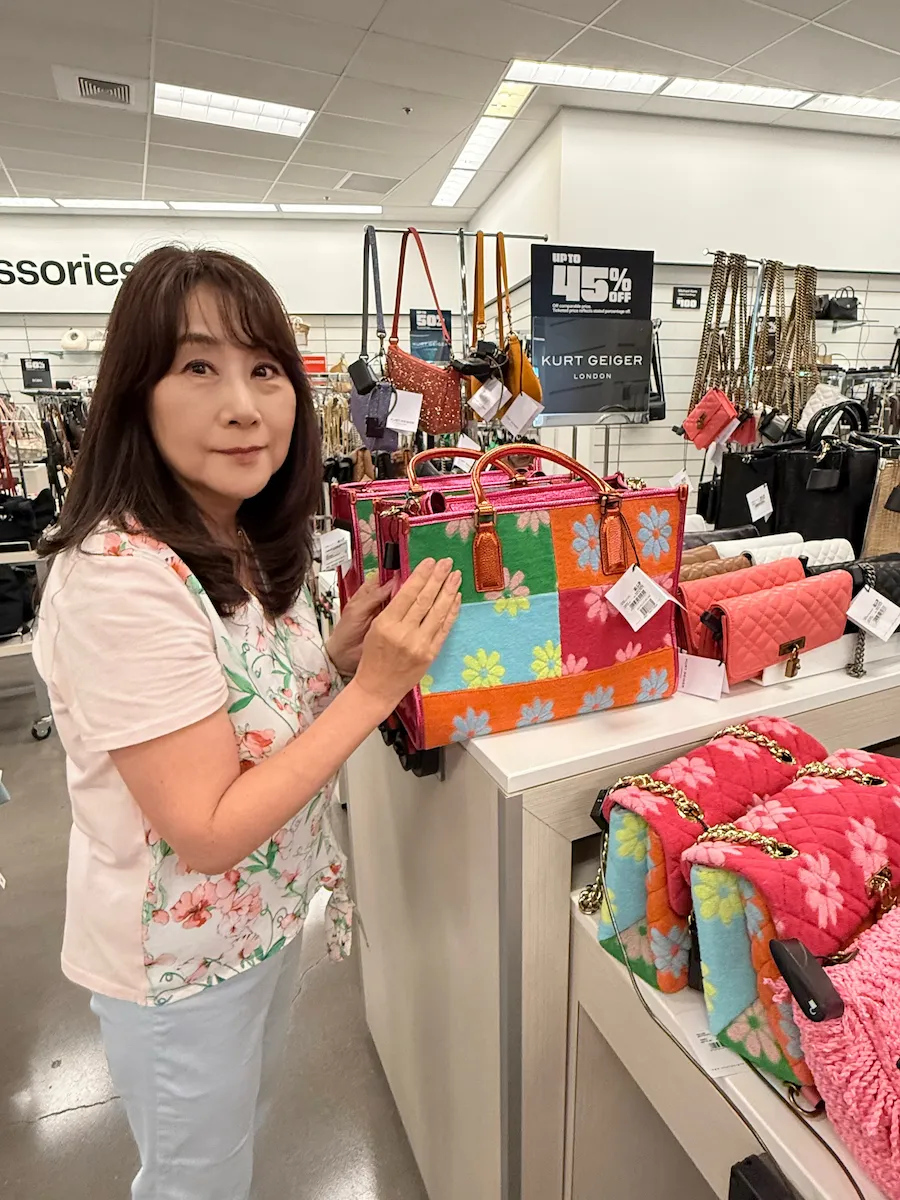 ハワイ・ノードストームラックで販売されていたカラフルなバッグ