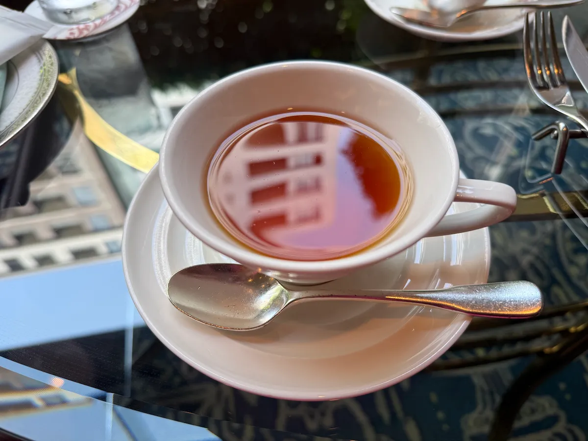 ロイヤルパークホテル・シャインマスカットと桃のアフタヌーンティー 紅茶・フリードリンク