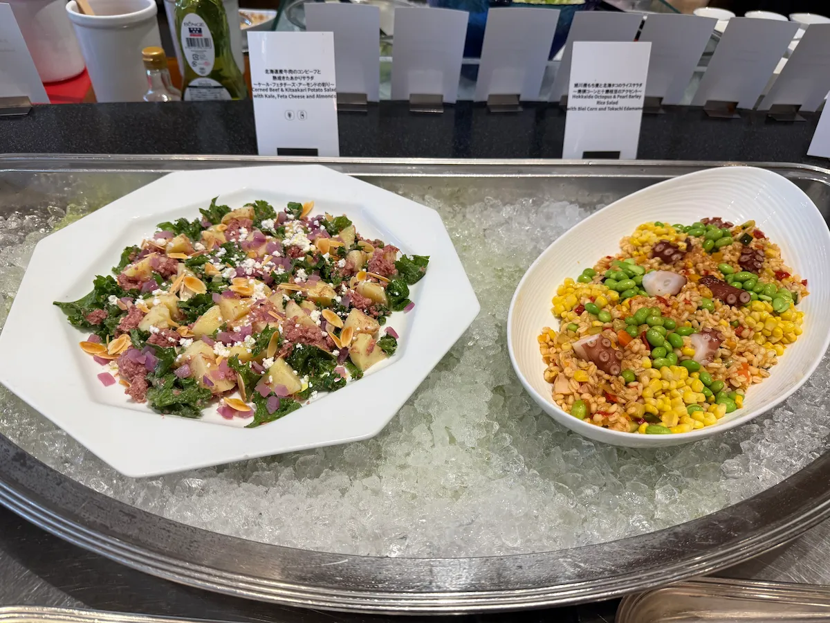 北海道産牛肉のコンビーフと熟成きたあかりのサラダ～ケール・フェタチーズ・アーモンドの彩り～