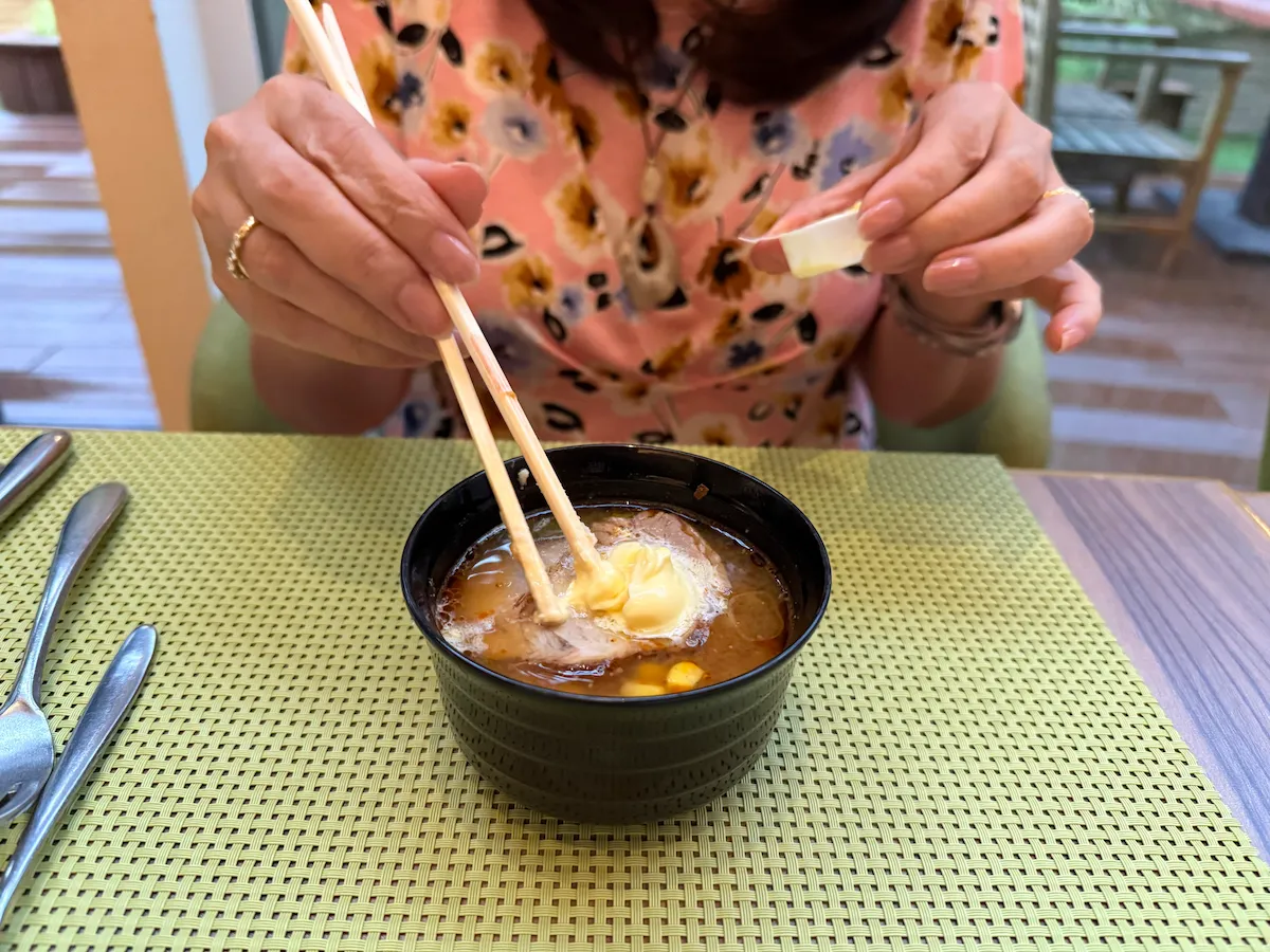 グランドニッコー東京台場ディナービュッフェ「北海道フェア」札幌ラーメンにバターをイン
