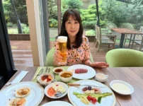 グランドニッコー東京台場「北海道フェア」でSORACHI 1984ビールを楽しむ60代編集長ままリン