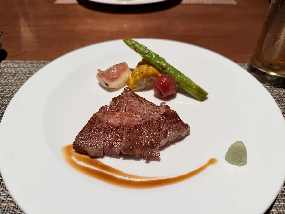 夕食の創作和膳のかみふらの和牛ステーキ