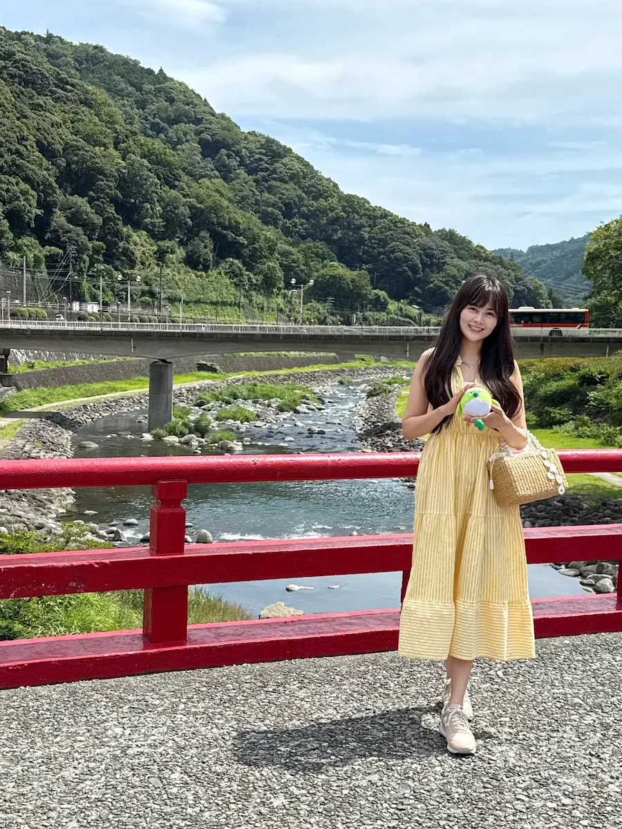 箱根の駅近くにある川