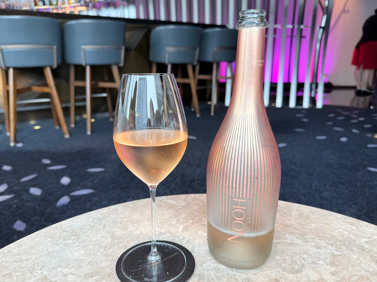 ペニンシュラ東京 Peterバー ノンアルコールスパークリング NOOH by LA COSTE