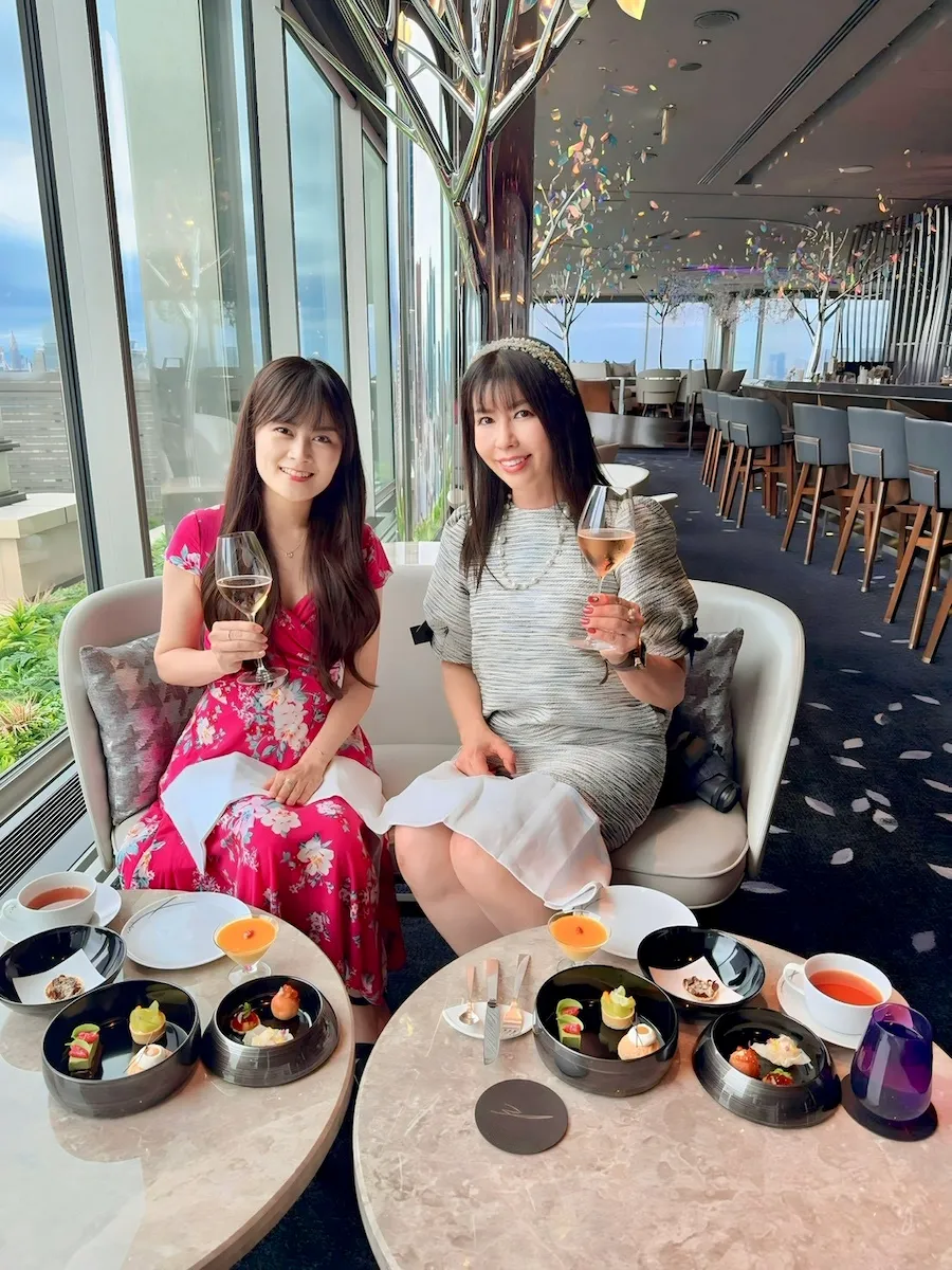 ペニンシュラ東京 Peterバー シャンパン付きミニアフタヌーンティー 友人と乾杯