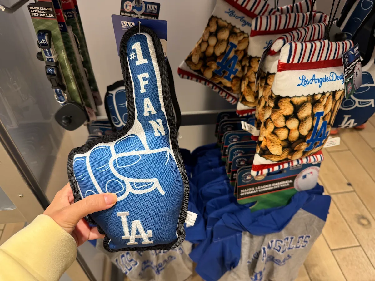 ドジャースクラブハウス（ハリウッド店）で売っていた犬のおもちゃ