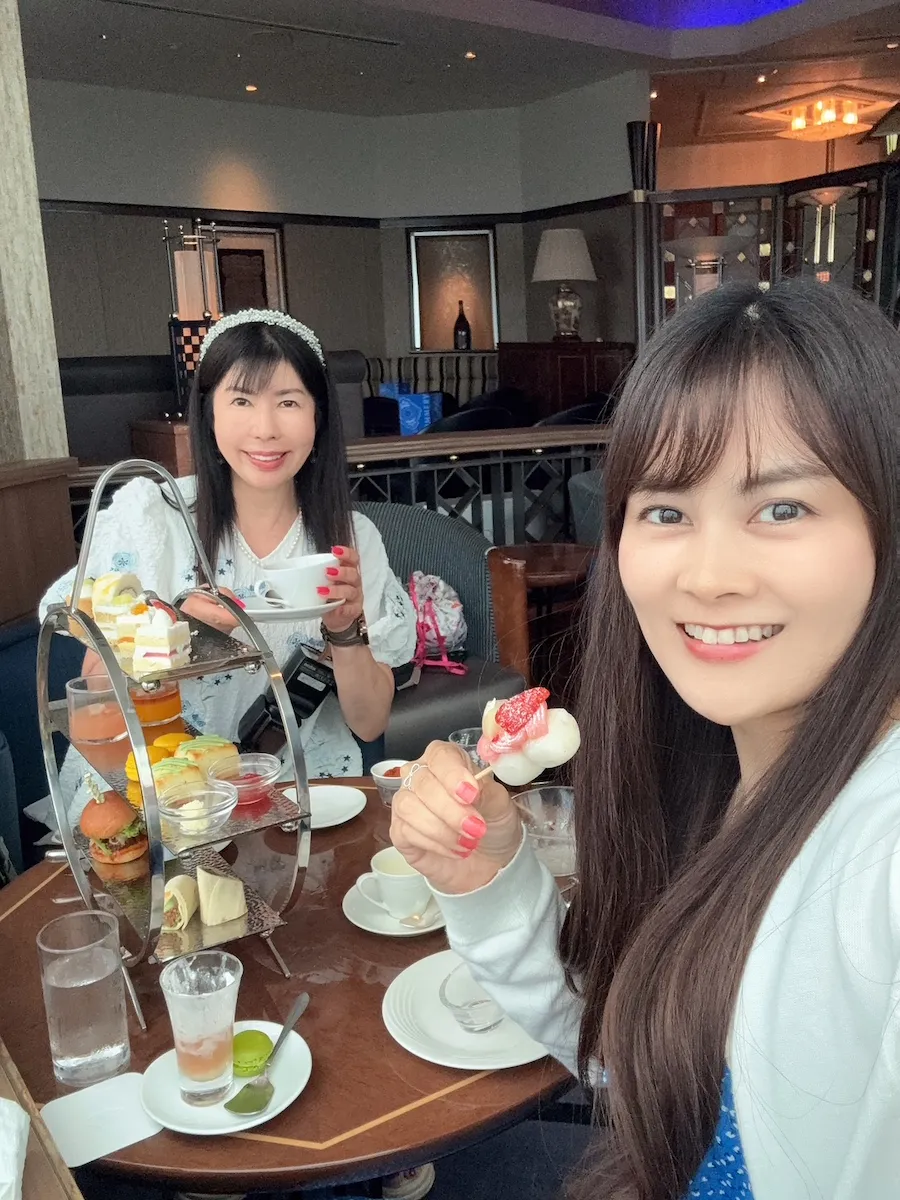 ホテルニューオータニ幕張 アフタヌーンティーを母娘や女友達と楽しむ