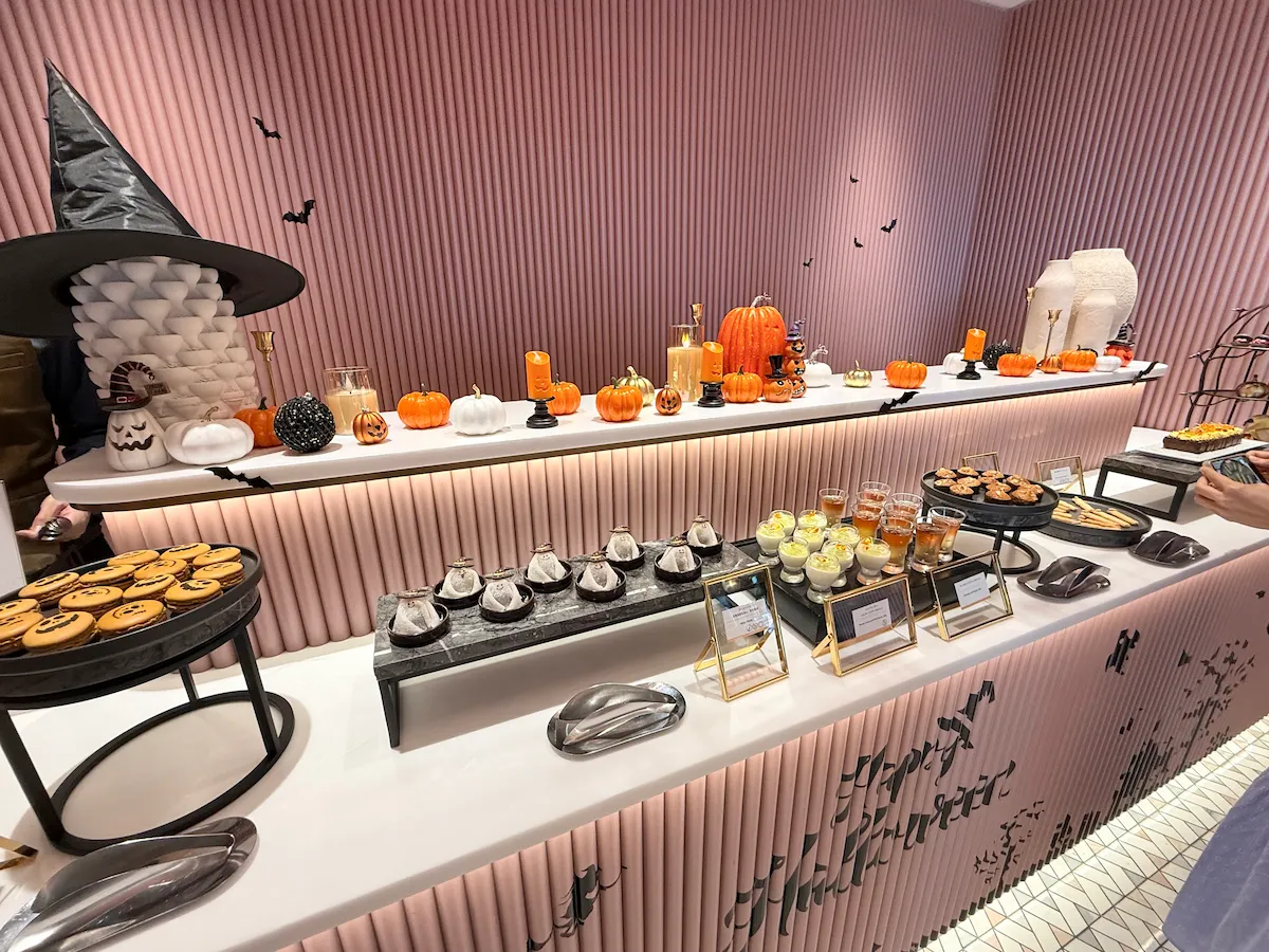 ウェスティン横浜ハロウィンデザートビュッフェのスイーツ台