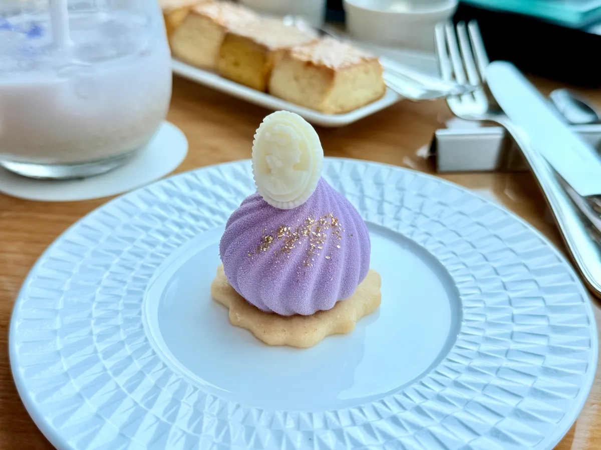 コンラッド東京 アート・オブ・オータム・アフタヌーンティー「紫芋とメープルのムース」