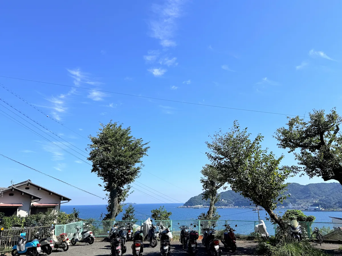 伊豆多賀駅周辺から見える海の景色