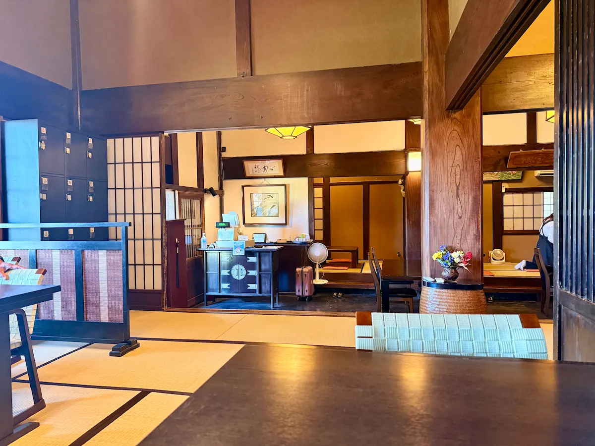 蕎麦処「多賀」畳敷きの店内