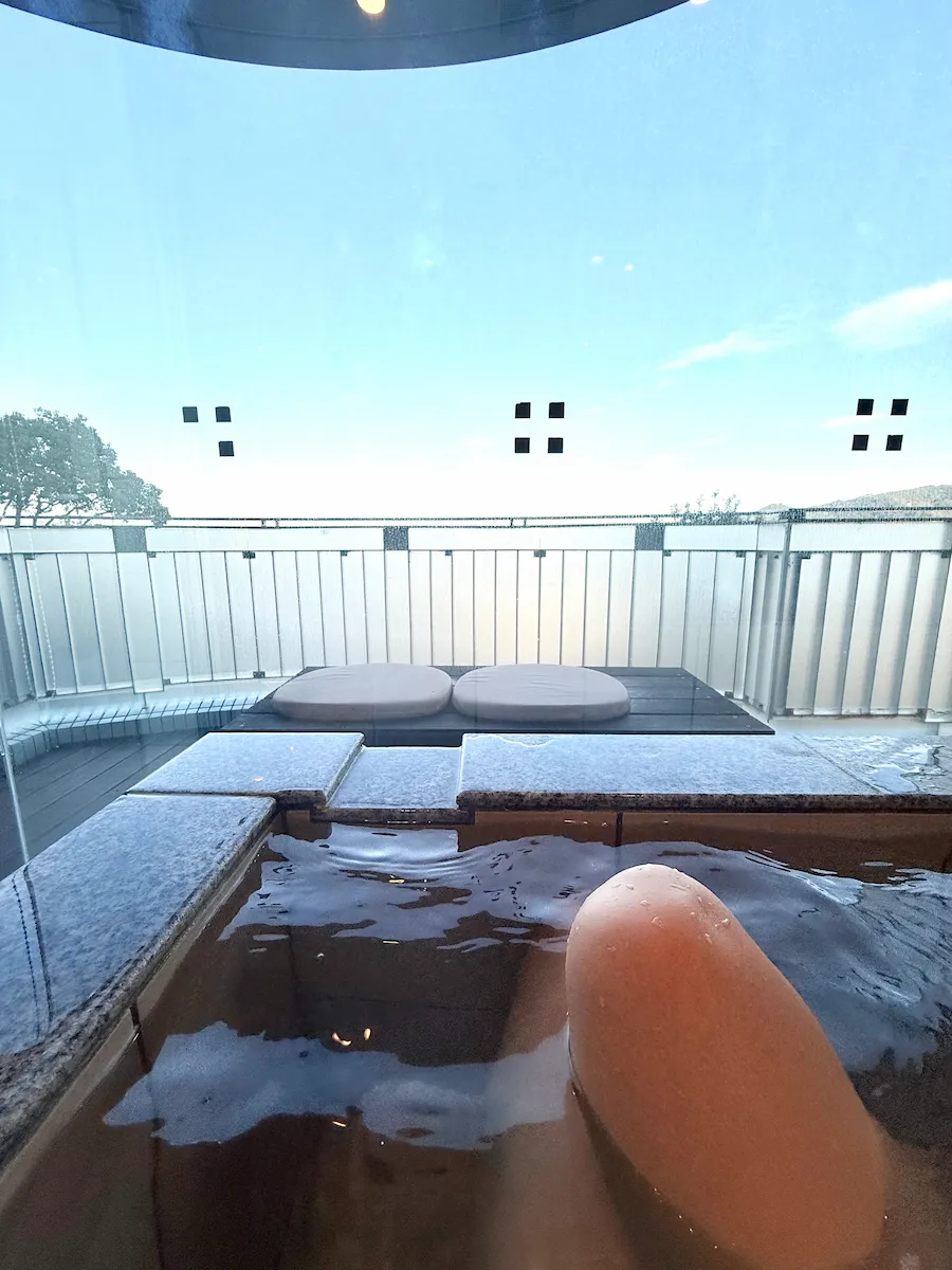 温泉の浴槽