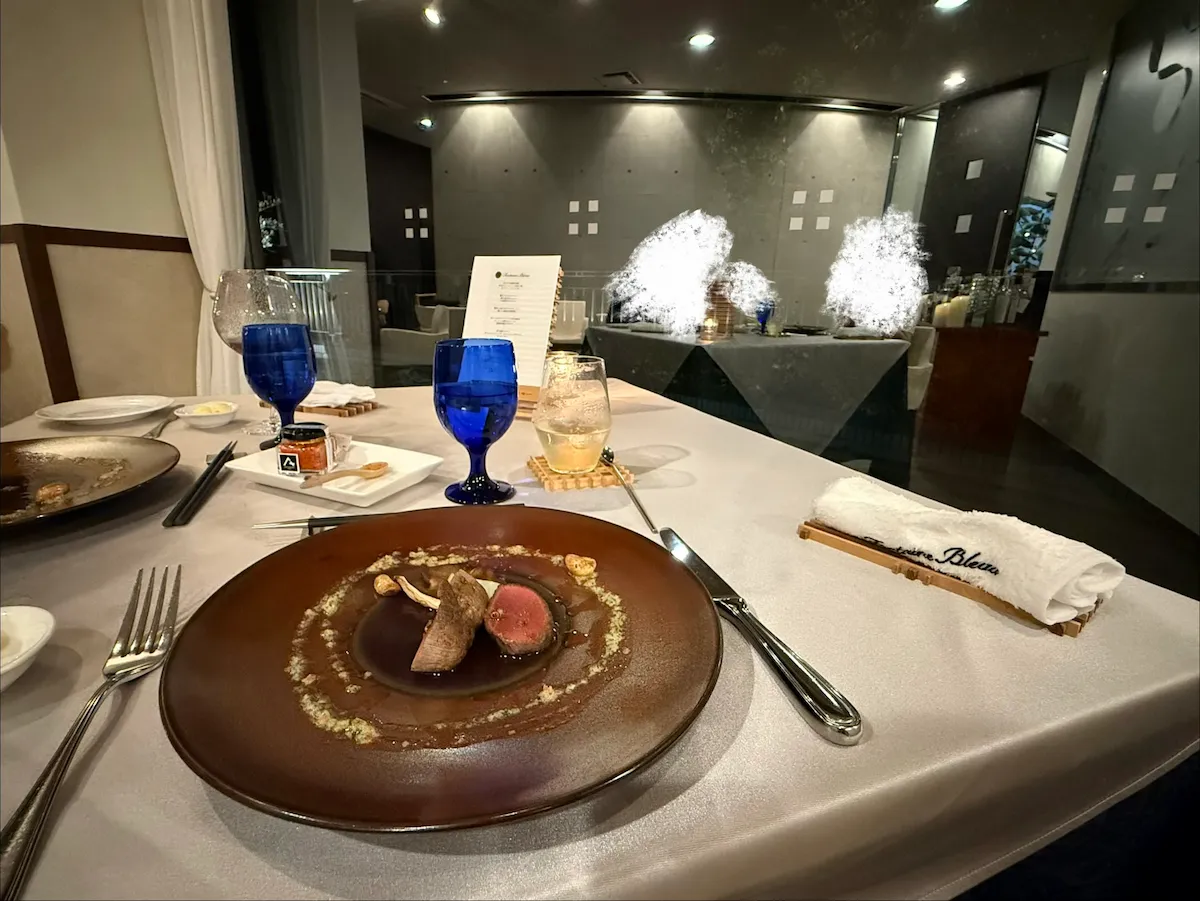 レストラン・夕食のテーブル